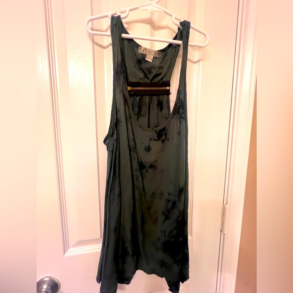 Forever 21 green and black flowy tank top with back zip detail, size XS
